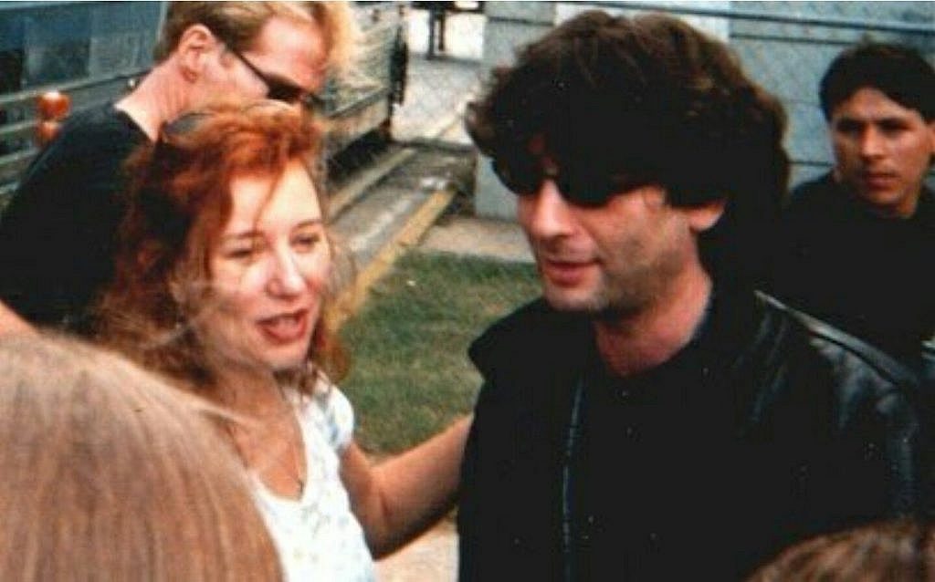 Como se fosse Neil Gaiman segurando a mão de Tori Amos